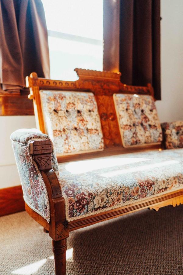 Town Hall Inn Lead ภายนอก รูปภาพ