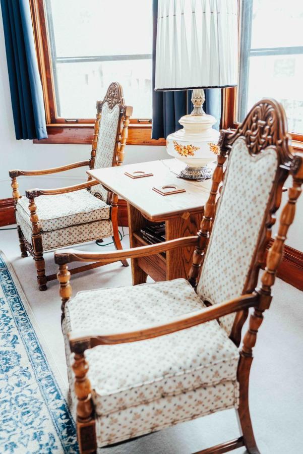 Town Hall Inn Lead ภายนอก รูปภาพ