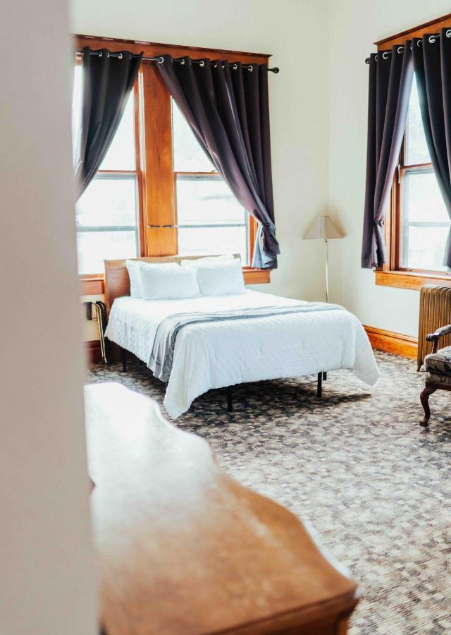 Town Hall Inn Lead ภายนอก รูปภาพ