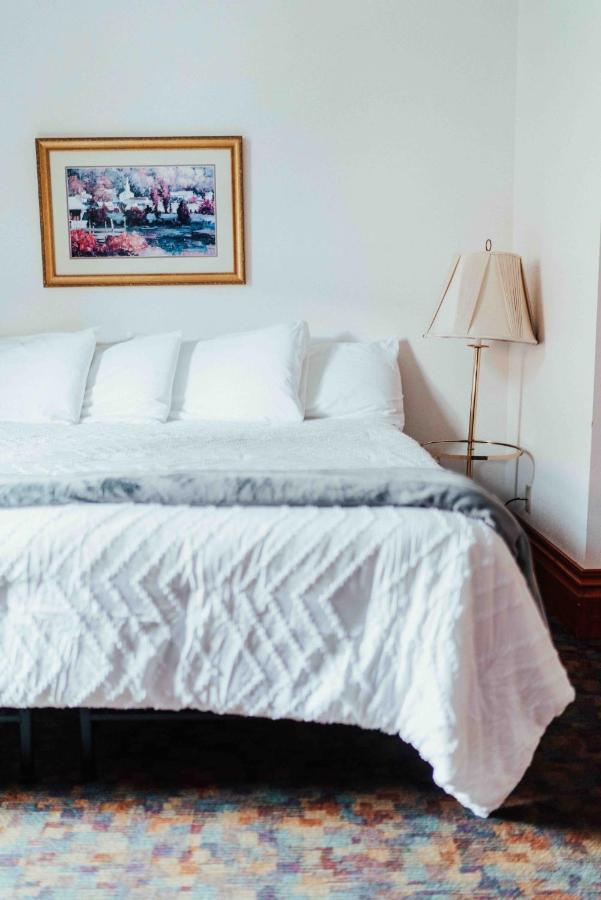 Town Hall Inn Lead ภายนอก รูปภาพ