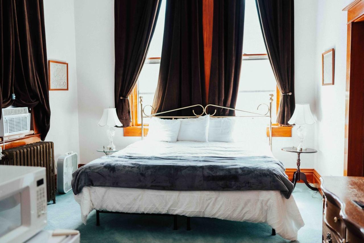 Town Hall Inn Lead ภายนอก รูปภาพ