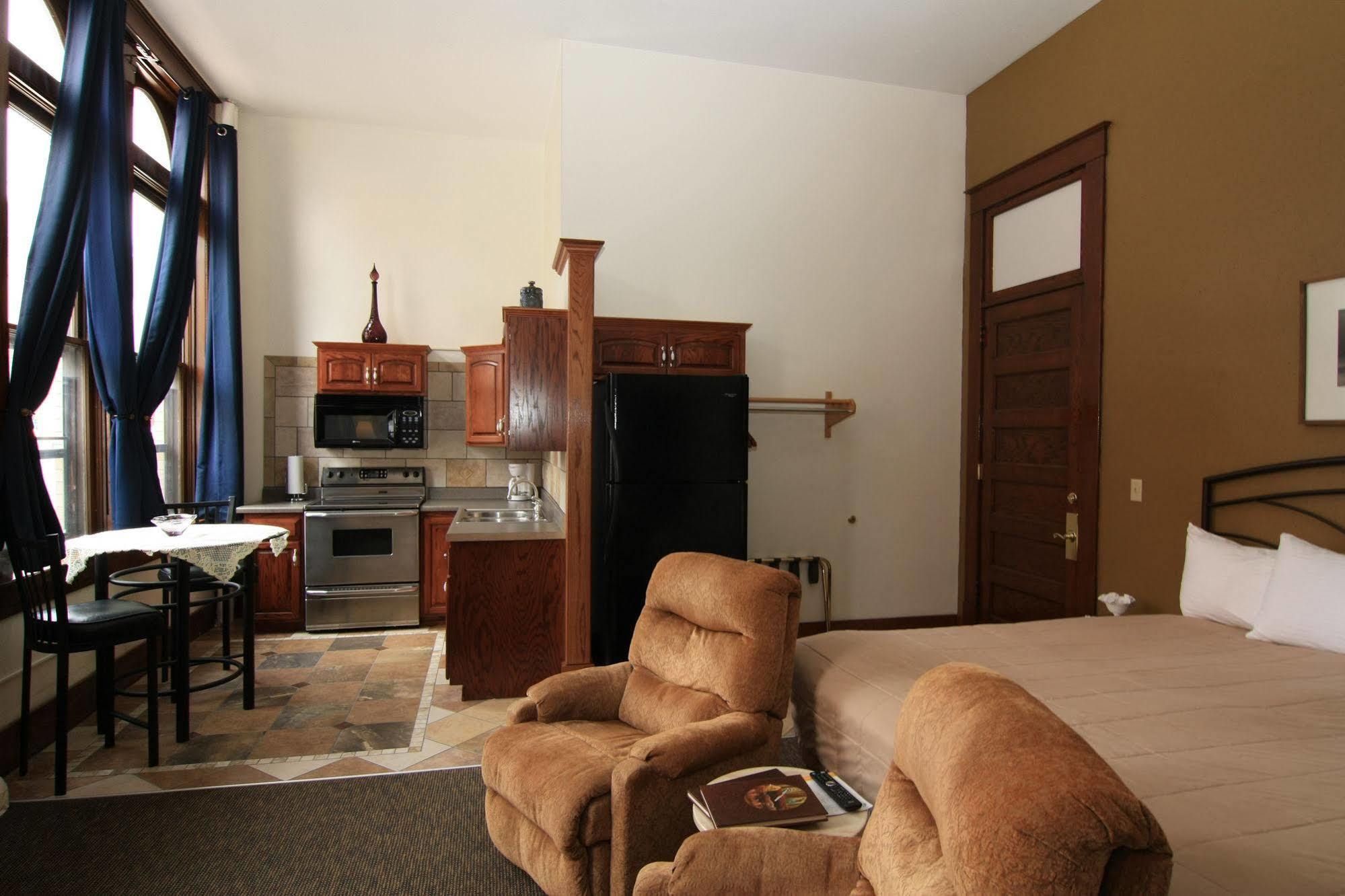 Town Hall Inn Lead ภายนอก รูปภาพ