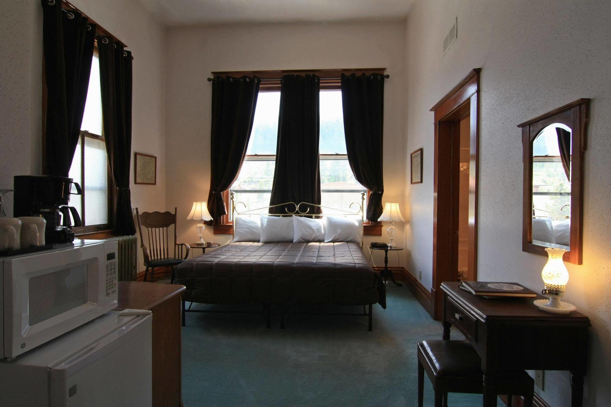 Town Hall Inn Lead ภายนอก รูปภาพ