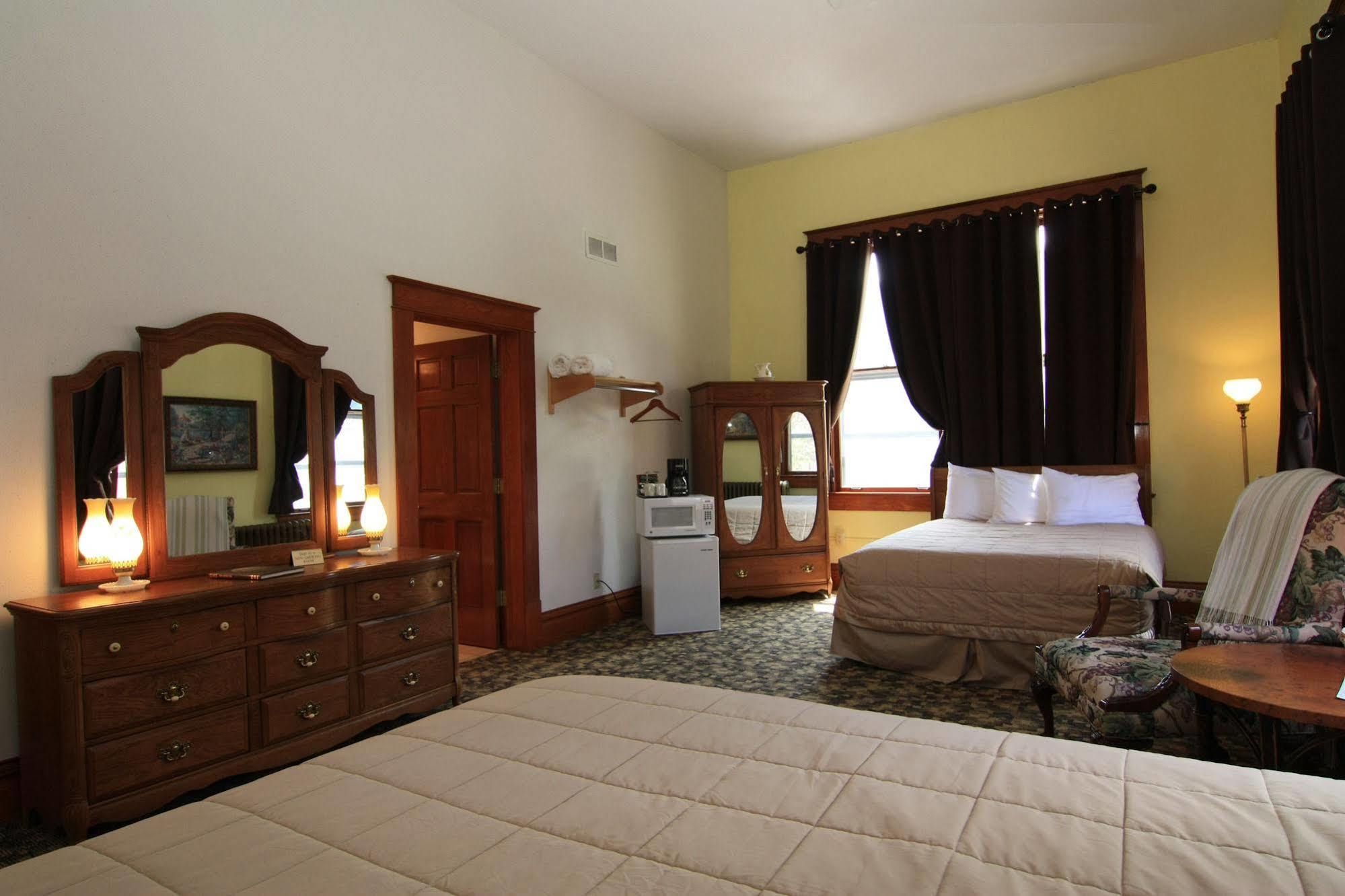 Town Hall Inn Lead ภายนอก รูปภาพ
