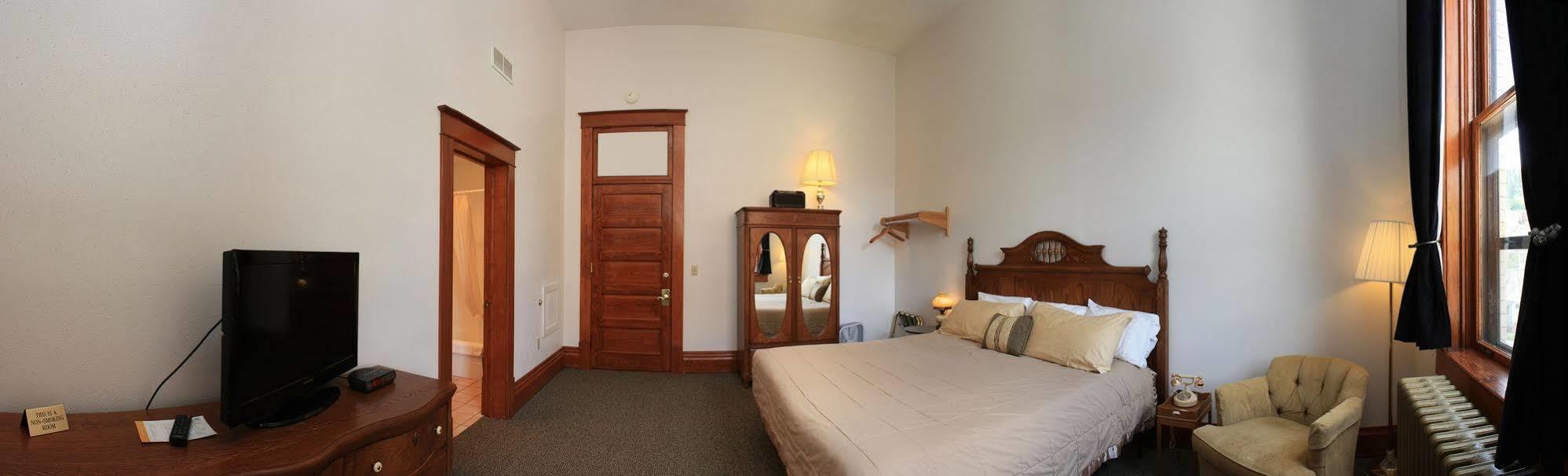 Town Hall Inn Lead ภายนอก รูปภาพ